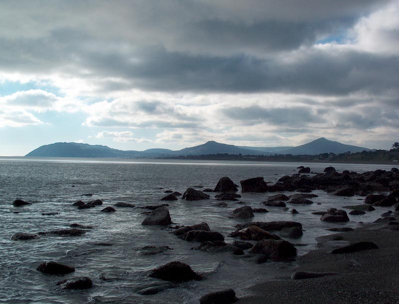 pláž u Killiney, v pozadí Bray Head a Wicklow Mountains